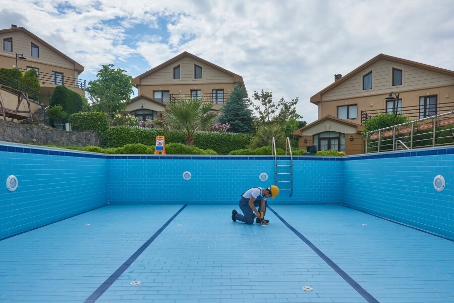 Pool contractor Toronto