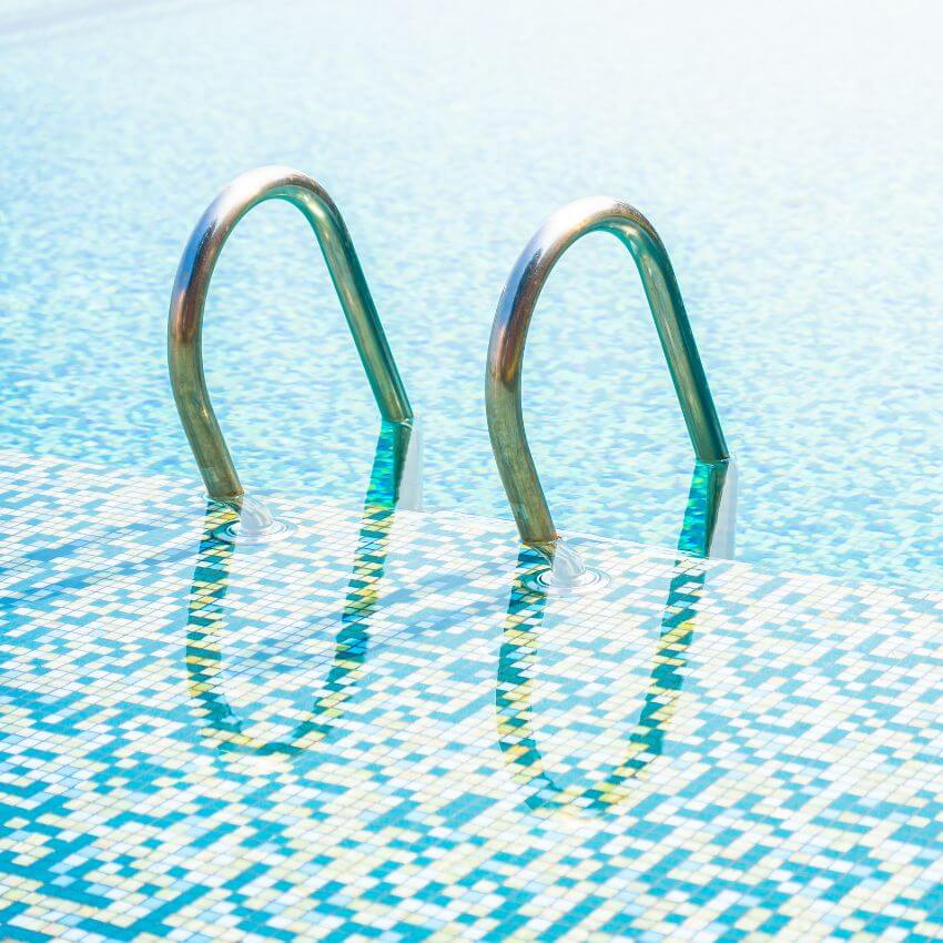 Pool walls and flooring installation